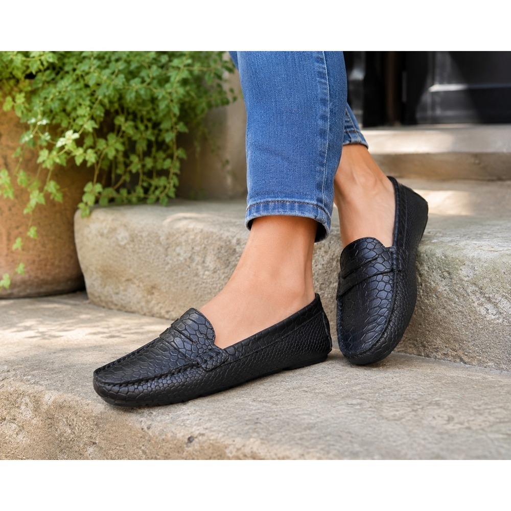 Charleston Shoe Co Tradd Black Croc Leather Penny Loafers Womens 6 EU 36